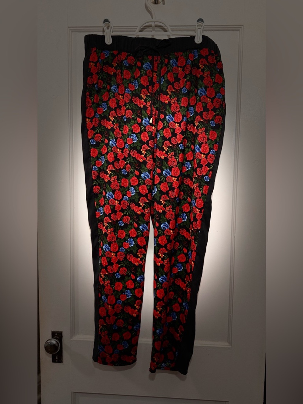 Vince Camuto Red Rose Floral scarf pants L